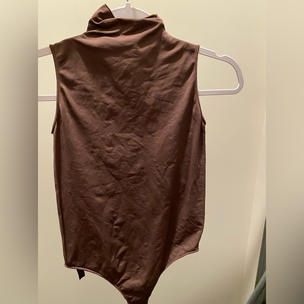 SKIMS ESSENTIAL MOCK NECK SLEEVELESS BODYSUIT ESPRESSO L/XL